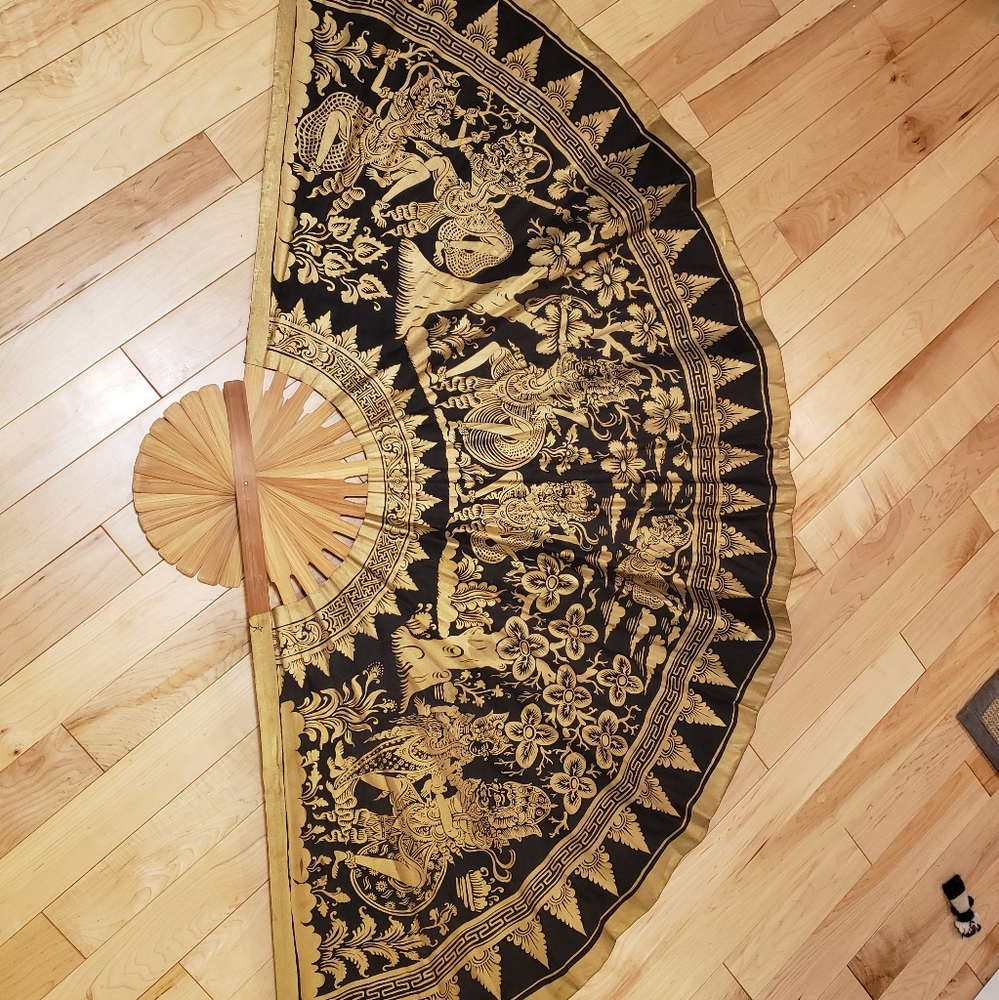 Japanese fan: black and gold